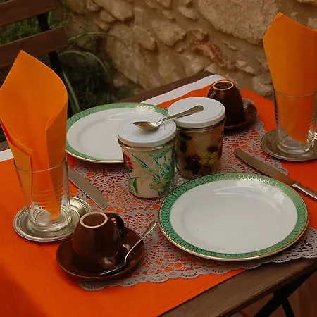 Oda ve Kahvaltı Elianthos 3*